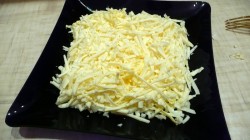 название картинки Салат Хризантема с плавленным сыром тунцом и яблоками