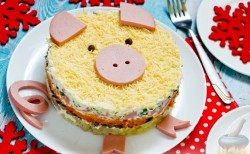 Салат Хрюша в год Свиньи-Кабана