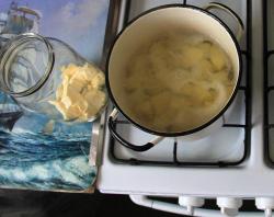 название картинки Бутерброды с паштетом из картошки и яиц