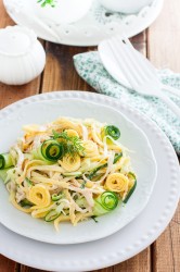 Салат Загадка для гостей с яичными блинчиками