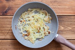 Салат Загадка для гостей с яичными блинчиками