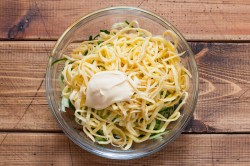 Салат Загадка для гостей с яичными блинчиками