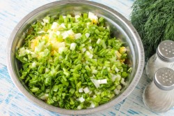название картинки Салат зеленый лук с яйцом