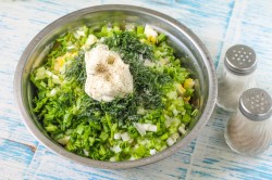 название картинки Салат зеленый лук с яйцом