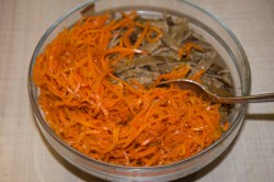 название картинки Салат с куриной печенью и корейской морковью Зимушка