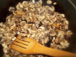 Салат Зодиак с курицей и грибами и огурцами