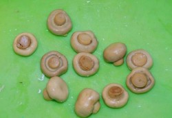 Салат с грибами и кукурузой консервированными