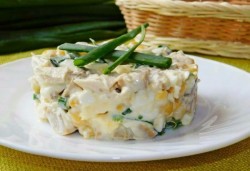 Салат с грибами и кукурузой консервированными