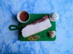 Сало запеченное в духовке в рукаве