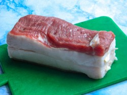 Сало запеченное в духовке в рукаве