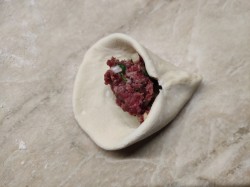 Самса с фаршем из слоеного теста в духовке - шаг 12 Самса с фаршем из слоеного теста в духовке - шаг 12