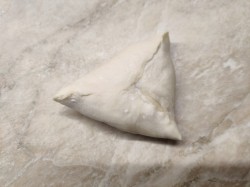 Самса с фаршем из слоеного теста в духовке - шаг 13 Самса с фаршем из слоеного теста в духовке - шаг 13