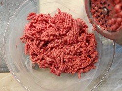 Самса с фаршем из слоеного теста в духовке - шаг 2 Самса с фаршем из слоеного теста в духовке - шаг 2