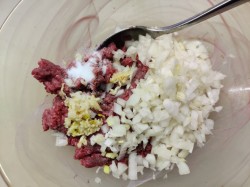 Самса с фаршем из слоеного теста в духовке - шаг 4 Самса с фаршем из слоеного теста в духовке - шаг 4