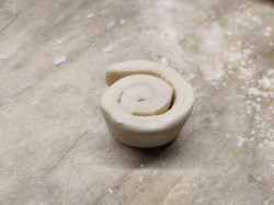 Самса с фаршем из слоеного теста в духовке - шаг 9 Самса с фаршем из слоеного теста в духовке - шаг 9