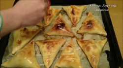 название картинки Самса с мясным фаршем тимьяном и чабрецом