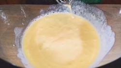 Блины на кефире с водой и содой - шаг 1 Блины на кефире с водой и содой - шаг 1