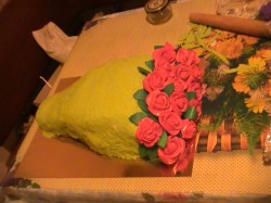 Торт с бантом из мастики Букет роз - шаг 14