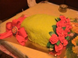 Торт с бантом из мастики Букет роз - шаг 15