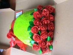 Торт с бантом из мастики Букет роз - шаг 20