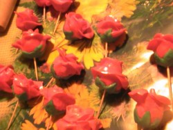 Торт с бантом из мастики Букет роз - шаг 10