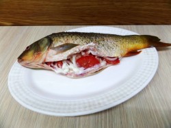 Сазан в духовке целиком