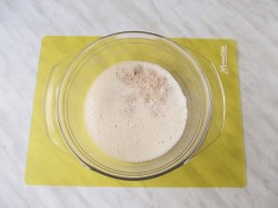 Булочки-рогалики из дрожжевого теста с яблоками