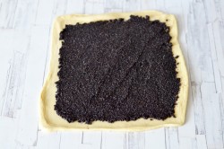Сдобный рулет с маком