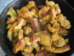 название картинки Квашеная капуста со свининой тушеная