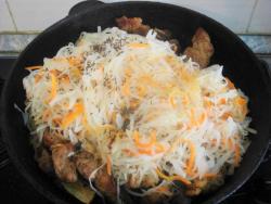 название картинки Квашеная капуста со свининой тушеная