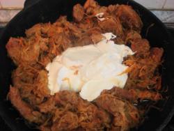 название картинки Квашеная капуста со свининой тушеная