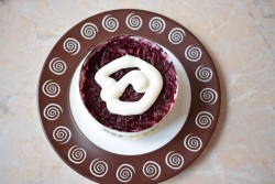 название картинки Сельдь под шубой с яйцом