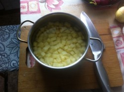 название картинки Сельдереевая окрошка на кефире