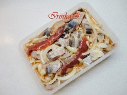 Селедочка в кетчупе