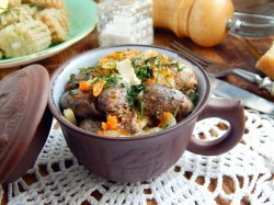 Куриные сердечки тушеные в сметане на сковороде