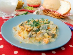 название картинки Куриные сердечки в сметане на сковороде