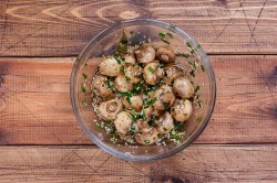 Шампиньоны по-корейски маринованные