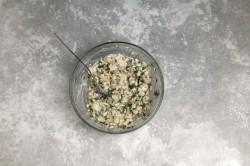 Шампиньоны фаршированные курицей и сыром в духовке