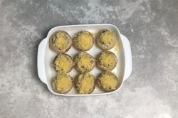 Шампиньоны фаршированные курицей и сыром в духовке