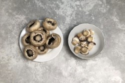 Шампиньоны фаршированные курицей и сыром в духовке