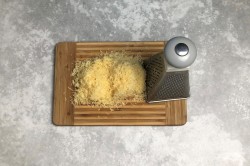 Шампиньоны фаршированные курицей и сыром в духовке