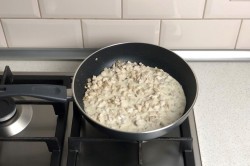 Шампиньоны фаршированные курицей и сыром в духовке