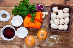 название картинки Салат Шампиньоны с корейской морковью и луком