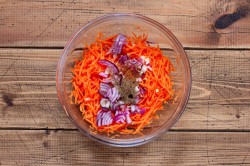 название картинки Салат Шампиньоны с корейской морковью и луком