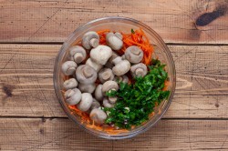 название картинки Салат Шампиньоны с корейской морковью и луком