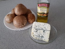 Шампиньоны с сыром с голубой плесенью