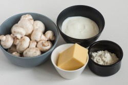 Шампиньоны в сметане в духовке