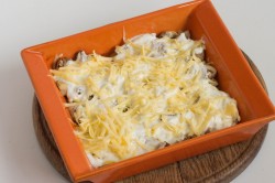 Шампиньоны в сметане в духовке