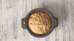 название картинки Шарлотка классическая с яблоками в духовке пышная