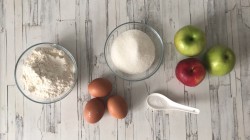 название картинки Шарлотка классическая с яблоками в духовке пышная